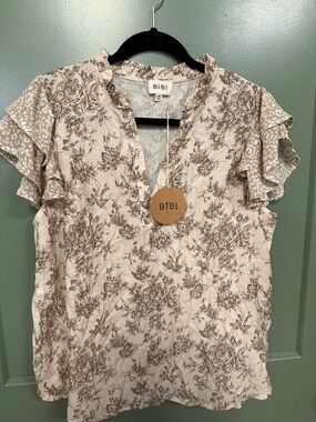 BiBi Beige Floral Ruffle-Sleeve V-Neck Blouse